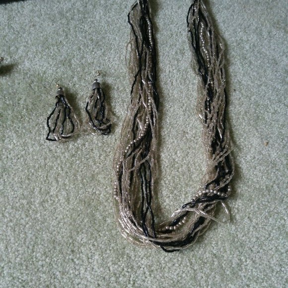 Vintage Silver Black 19 strand Handmade in India SEED BEAD NECKLACE w/ EARRINGS - Picture 3 of 9